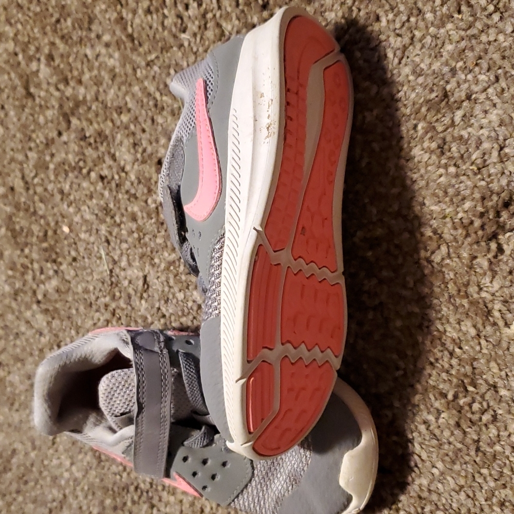 Nike size 9 toddler